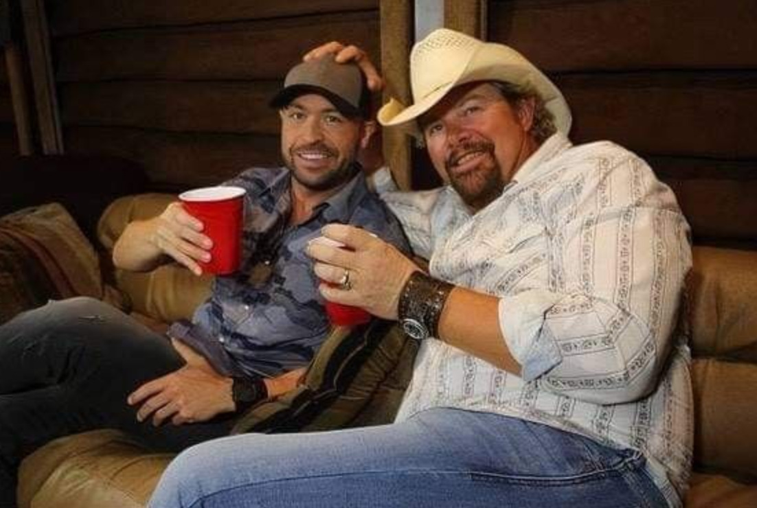 Toby Keith – Whole Lot More Than That